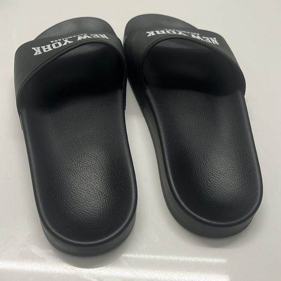Balenciaga pool slide size 8 - Picture 3 of 5